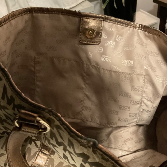 Michael Kors Tote Bag - Picture 5 of 6